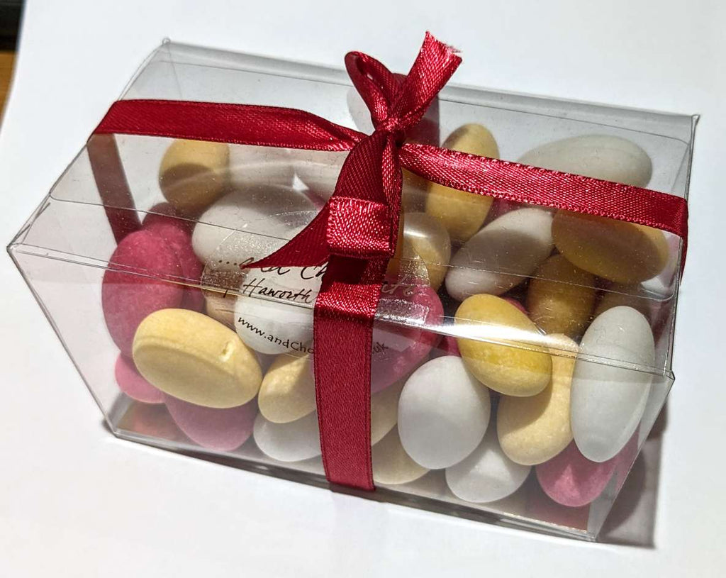 Sugared almonds (245g box)